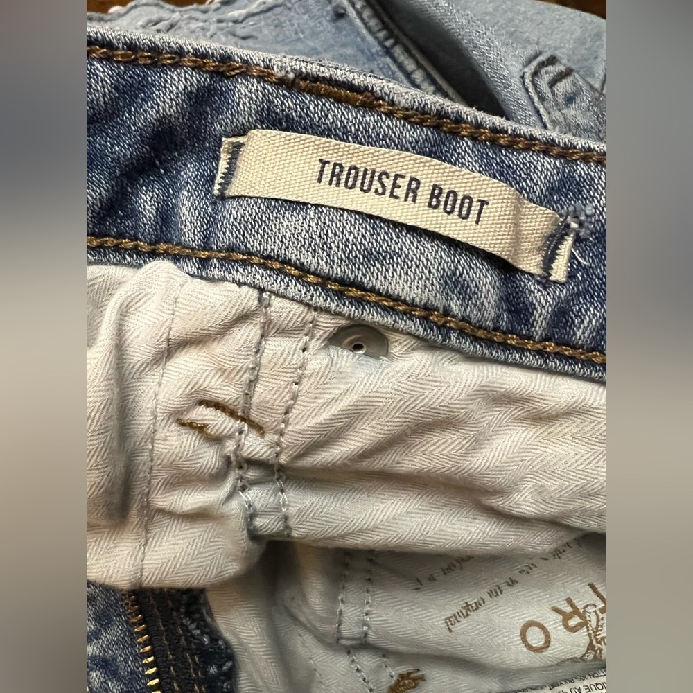WRANGLER Retro Distressed Jean cutoff Shorts light rinse 28”. - Picture 10 of 10